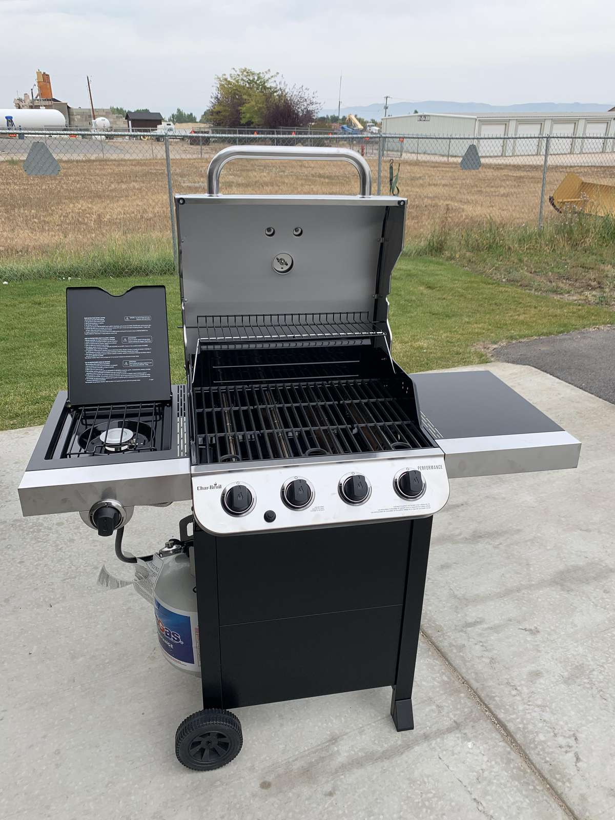 Private propane BBQ for unit 289