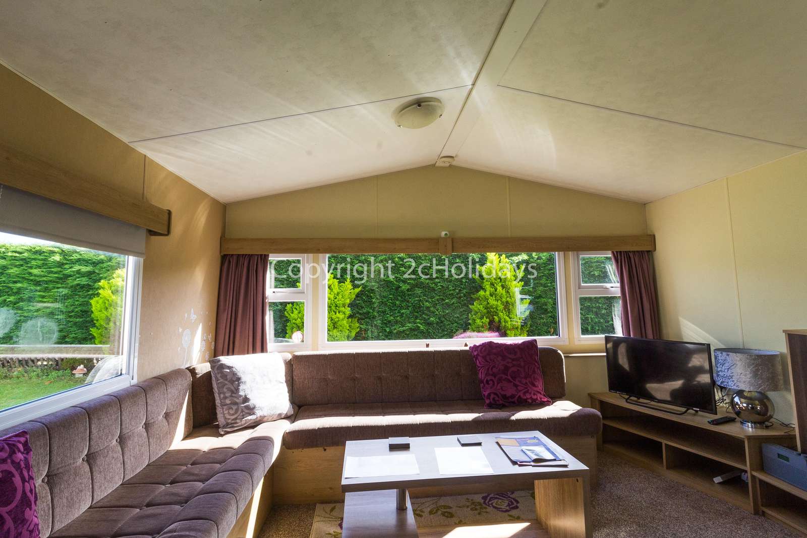Spacious lounge with a TV!