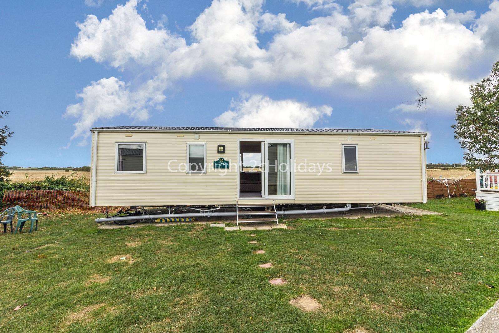 Lovely mobile home with a cosy lounge.