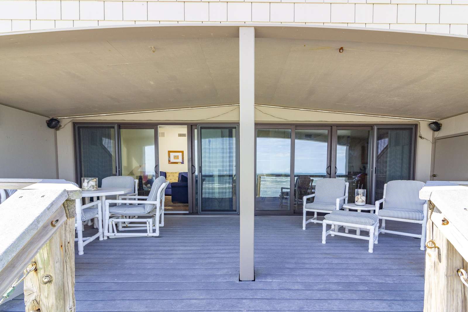 Veranda - Plenty of Seating!