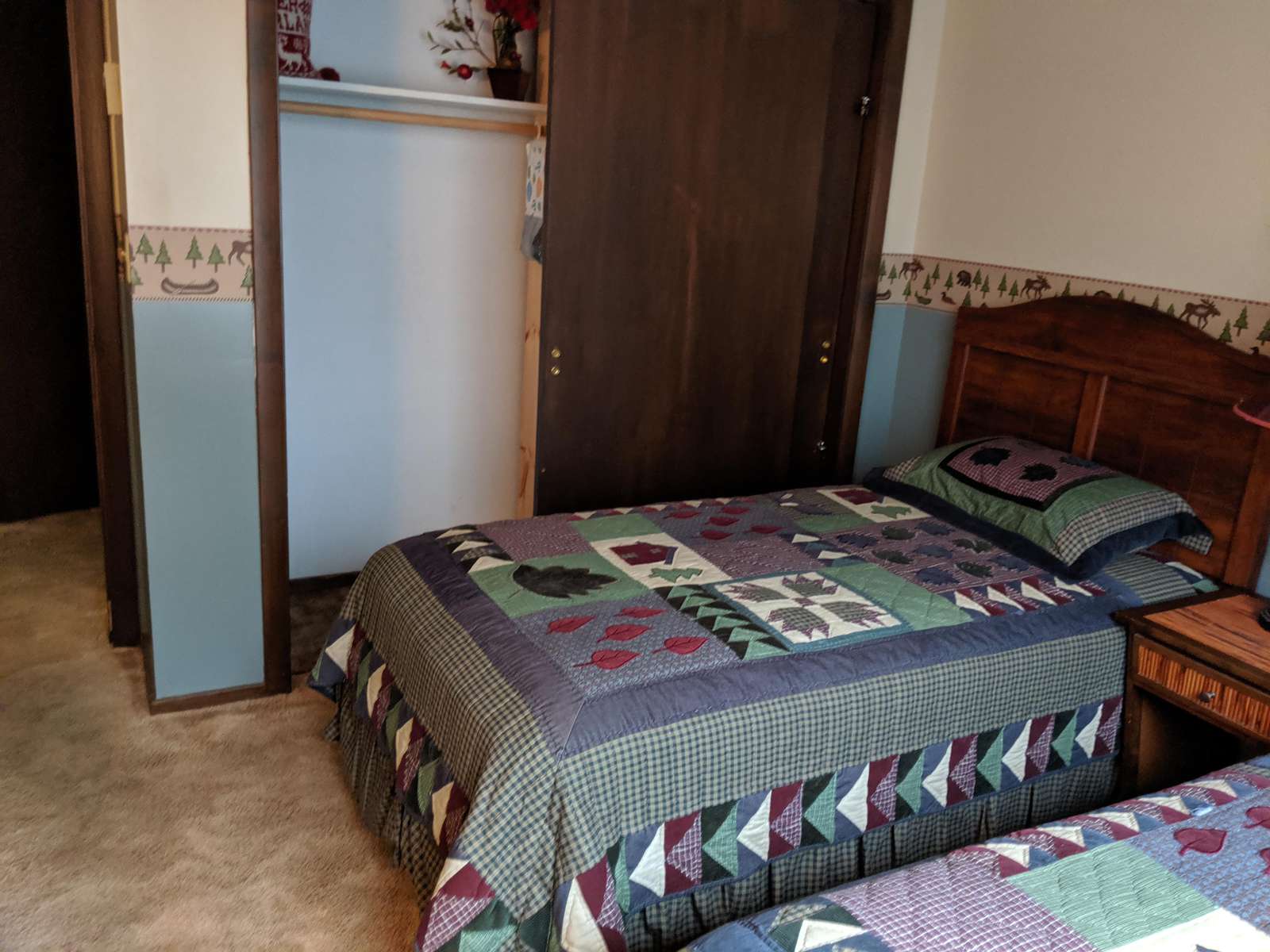 main floor bedroom, 2 twins