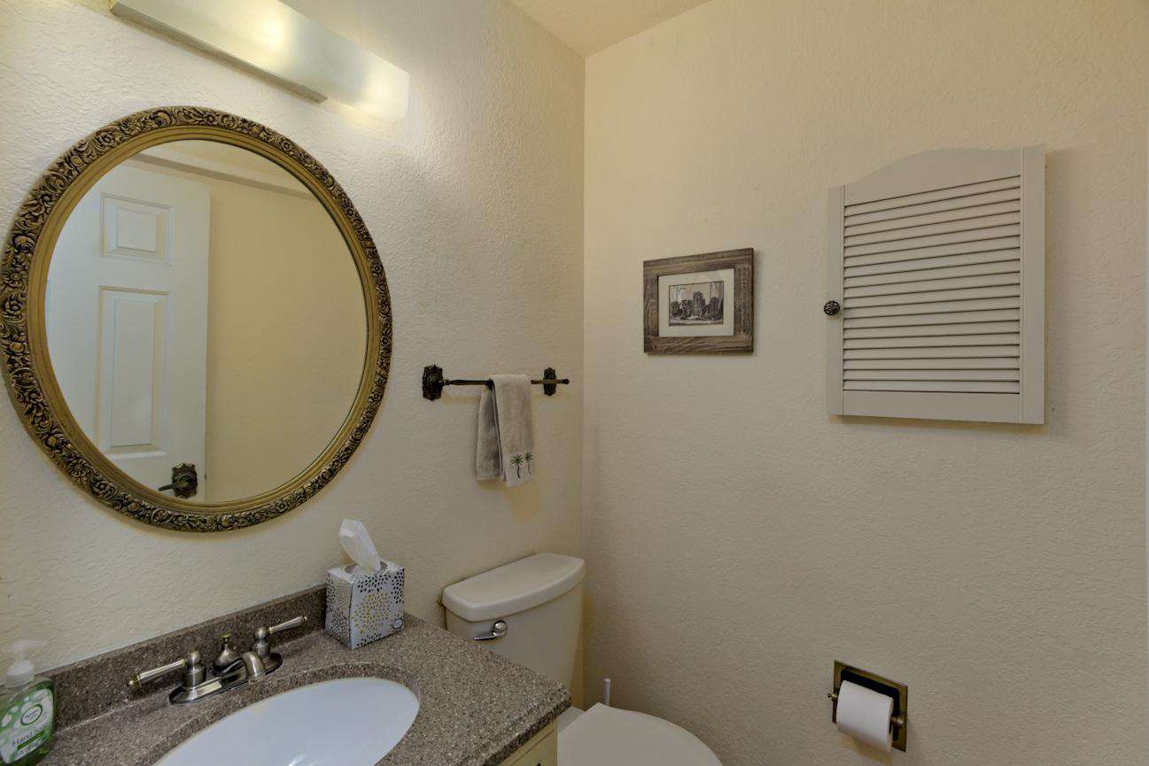 1/2 Bath
