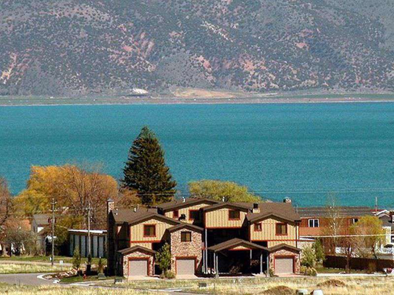 Located in downtown and walking distance to most attractions in Bear Lake