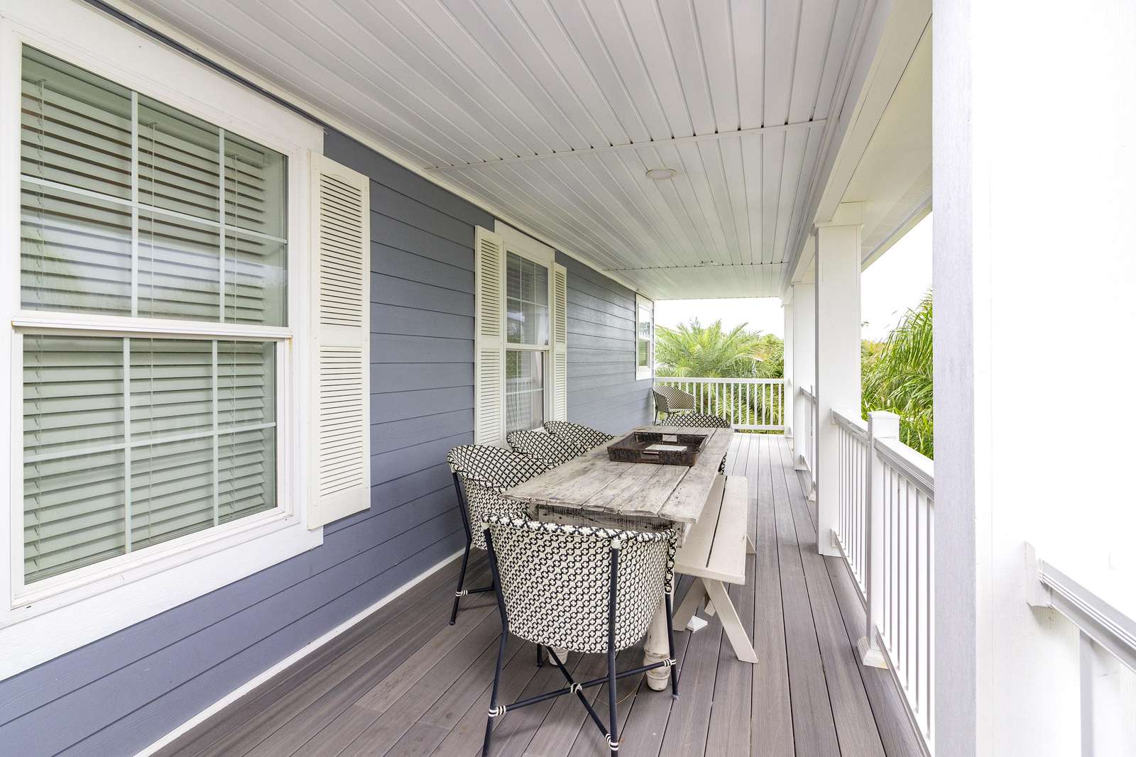 Second Floor Veranda - Outside Dining!