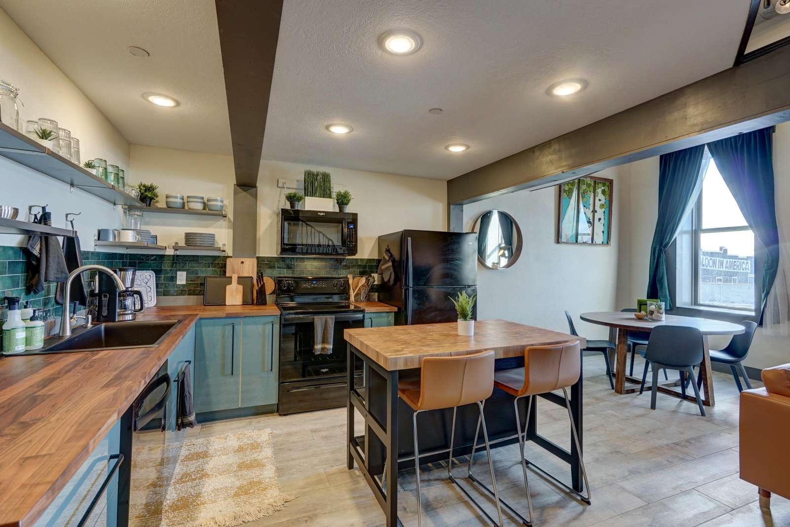 Lofts Harrison AExecutive SuiteDowntownIncredible views