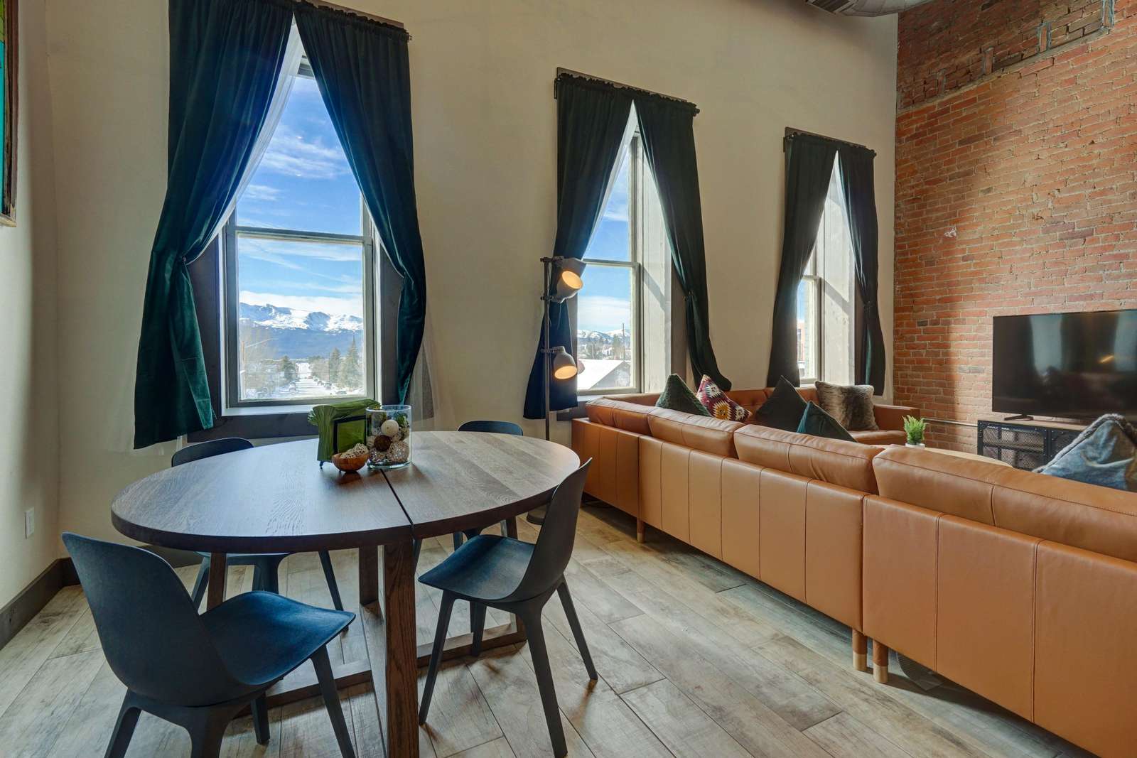 Lofts Harrison AExecutive SuiteDowntownIncredible views