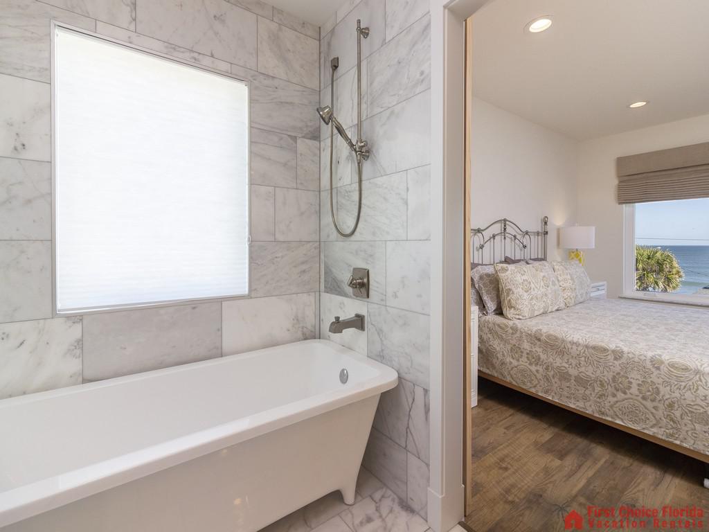 All Ashore North Tub and Bed