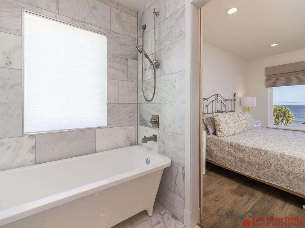 All Ashore North Tub and Bed
