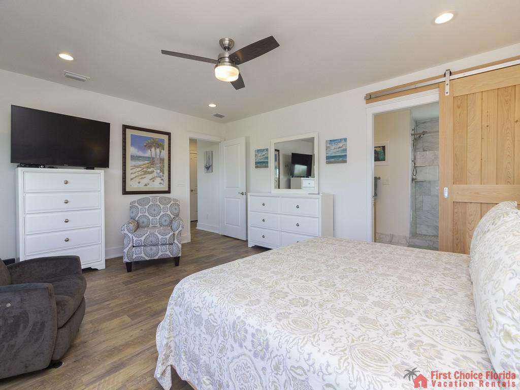 All Ashore North Bedroom to Bathroom