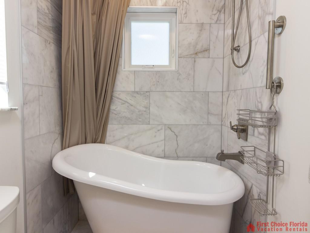 All Ashore North Tub