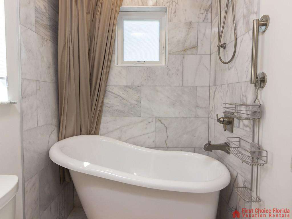 All Ashore North Tub