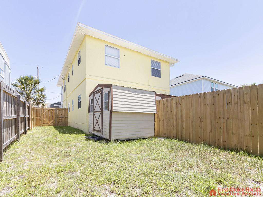 Sandy Toes Yard with Shed
