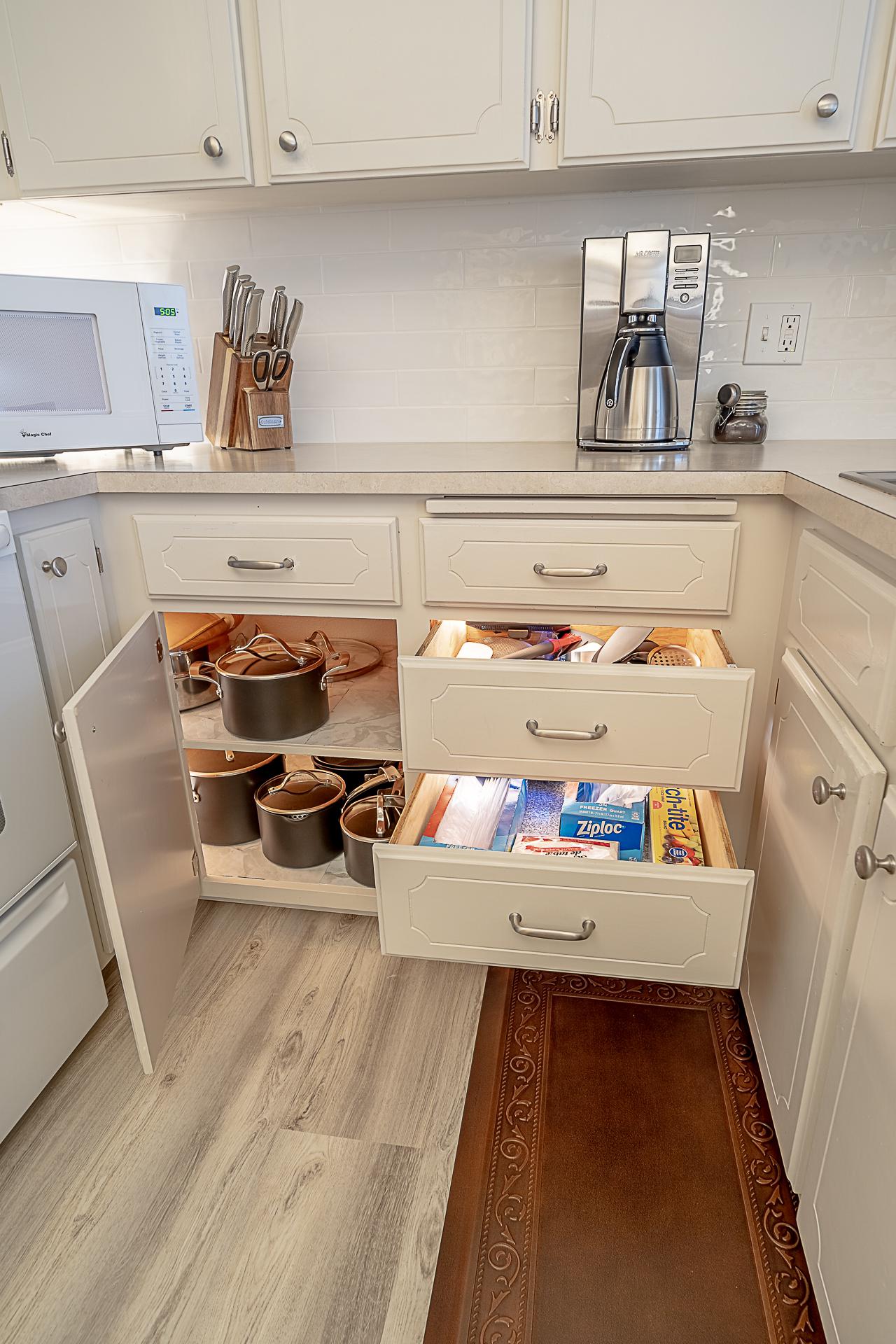Plethora of cooking and serving tools available - Just like at home!