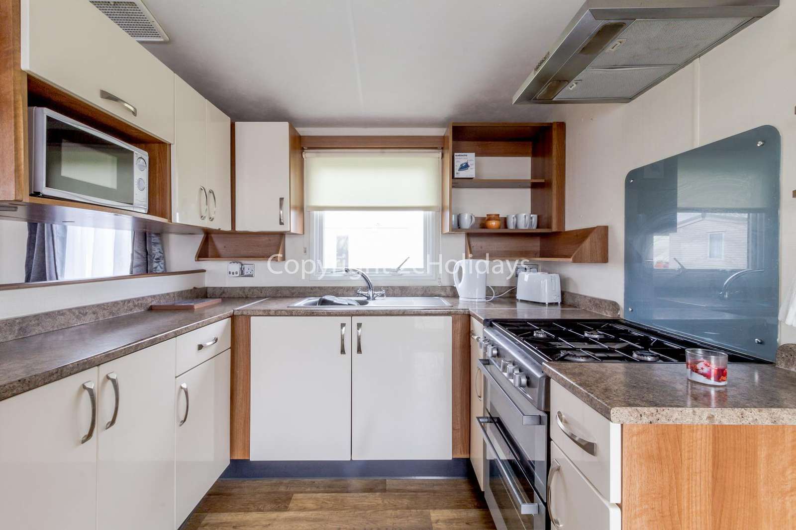 Fully equipped kitchen, perfect for self-catering holidays!