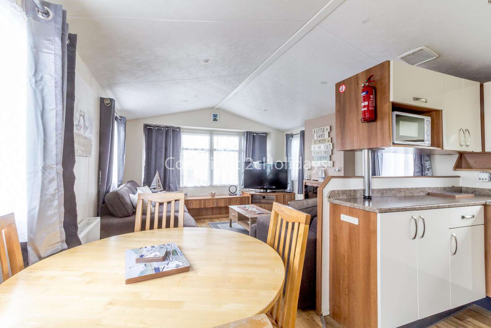 Perfect place to dine with family or friends in this self-catering accommodation!