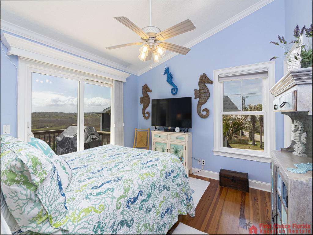 Oyster House Bed with Television