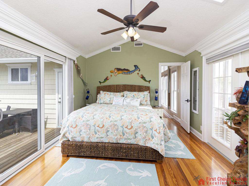 Oyster House Bed with Patio Access