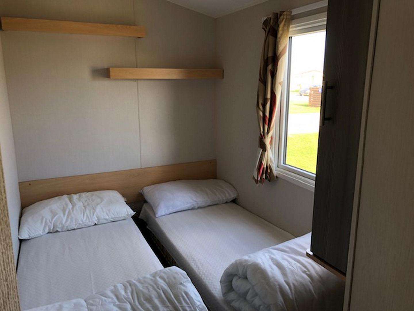 Cosy twin bedroom with plenty of storage!