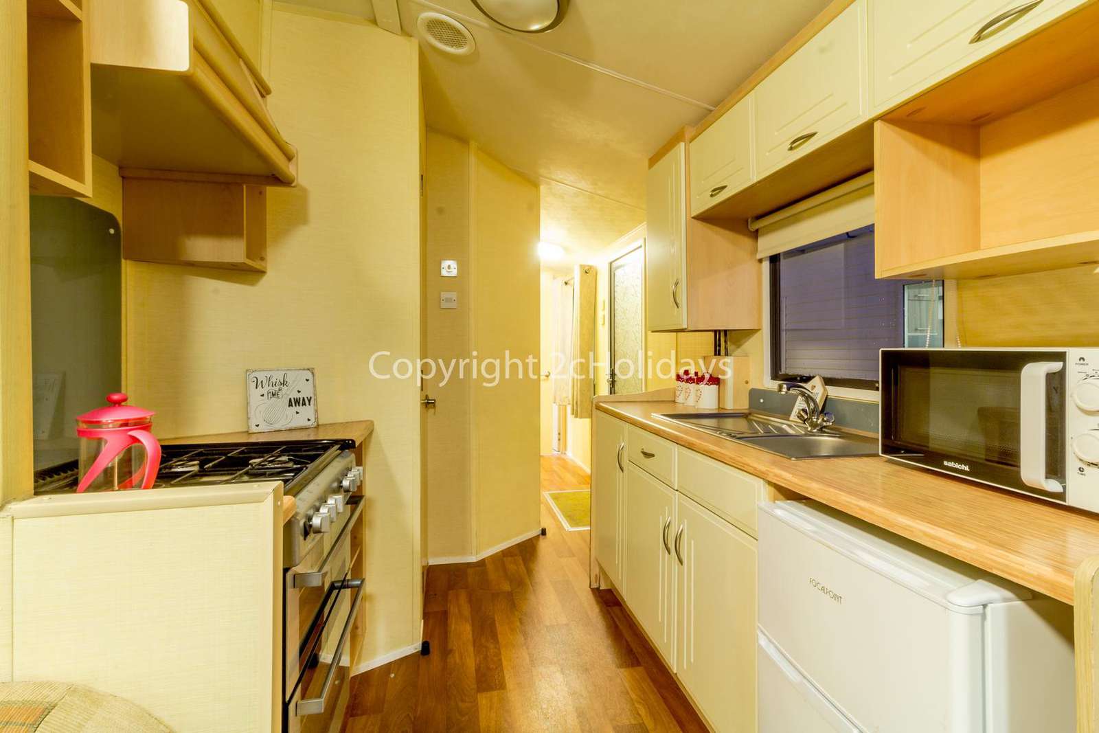 Fully equipped kitchen, great for self-catering holidays!