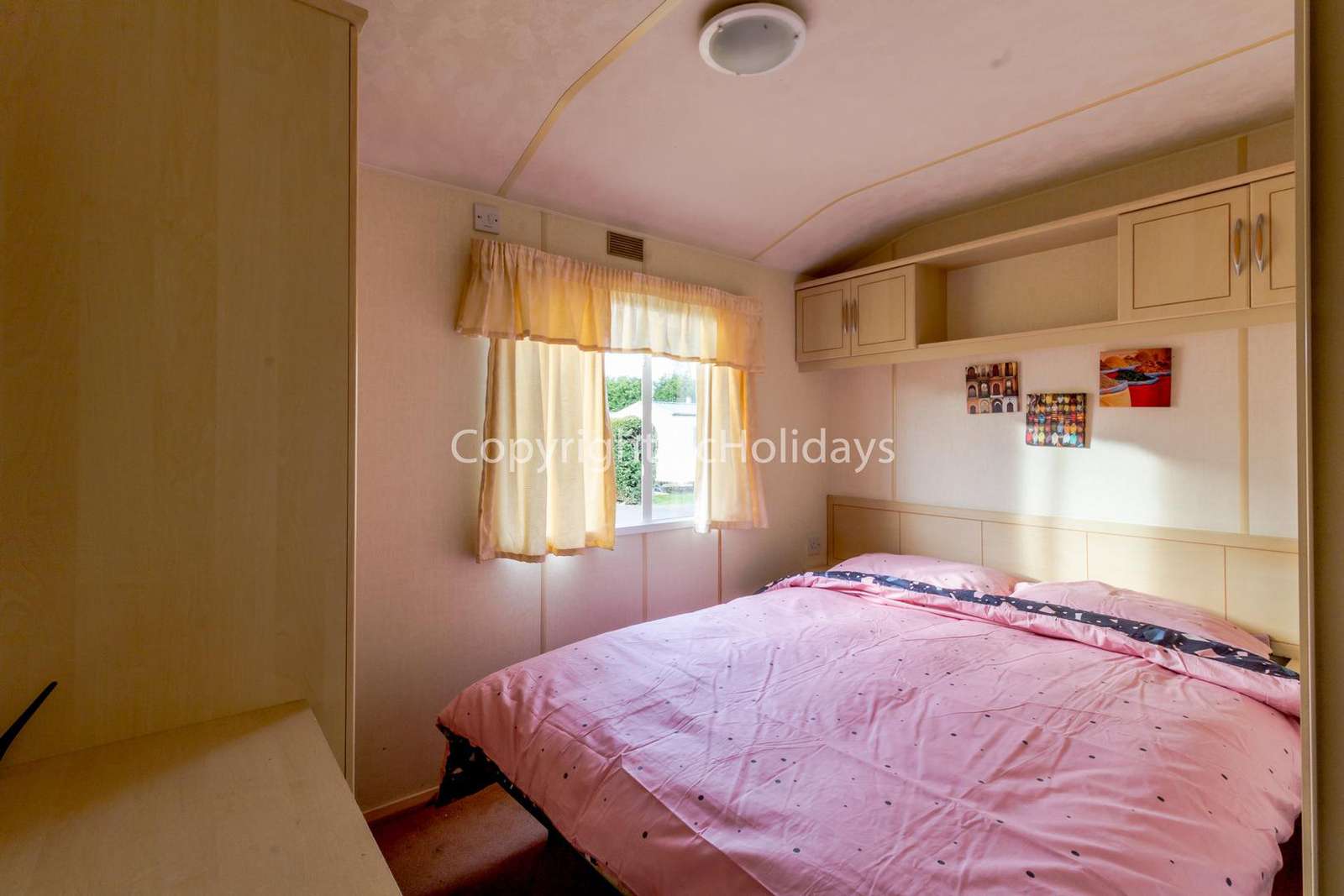 Great size master bedroom
