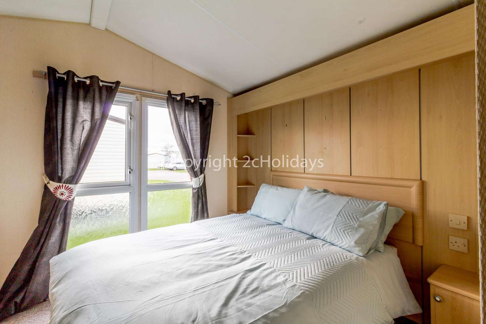 Great size master bedroom!