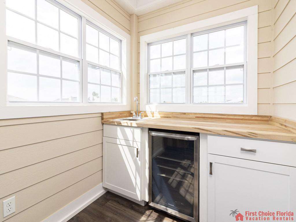 Lighthouse Watch Crows Nest Bedroom Third Floor - Mini Fridge/Microwave/Coffee Pot