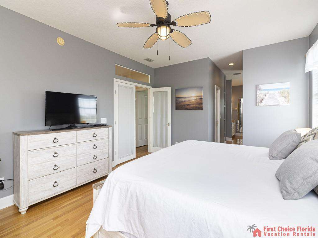 Lighthouse Watch Second Floor Guest Bedroom/TV