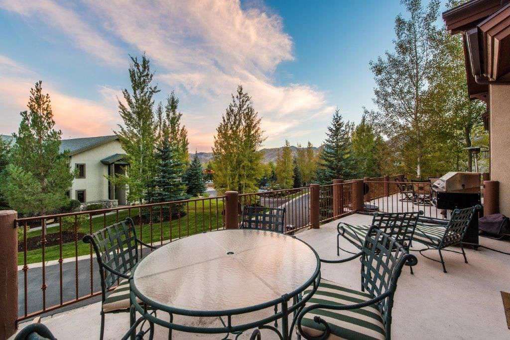 Spacious Deck outside living area for dining and stunning views