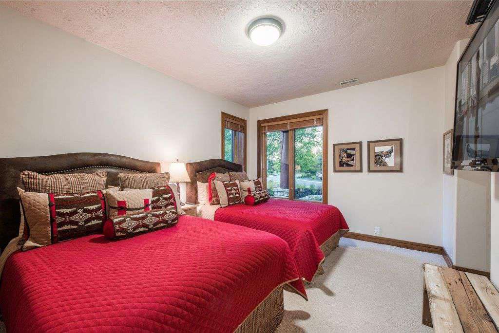 Bedroom on lower level with 2 Queens