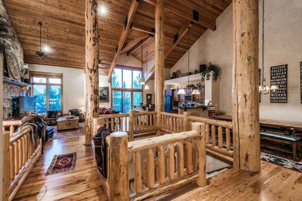 Great room with vaulted ceilings
