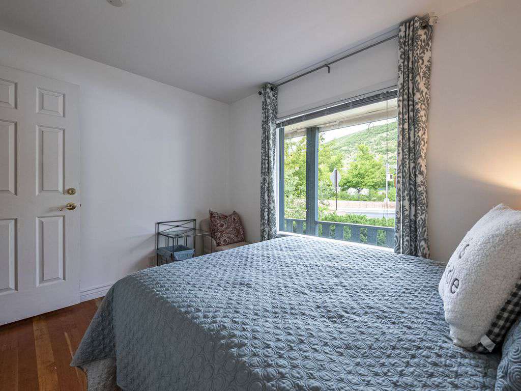 Guest Queen Bedroom