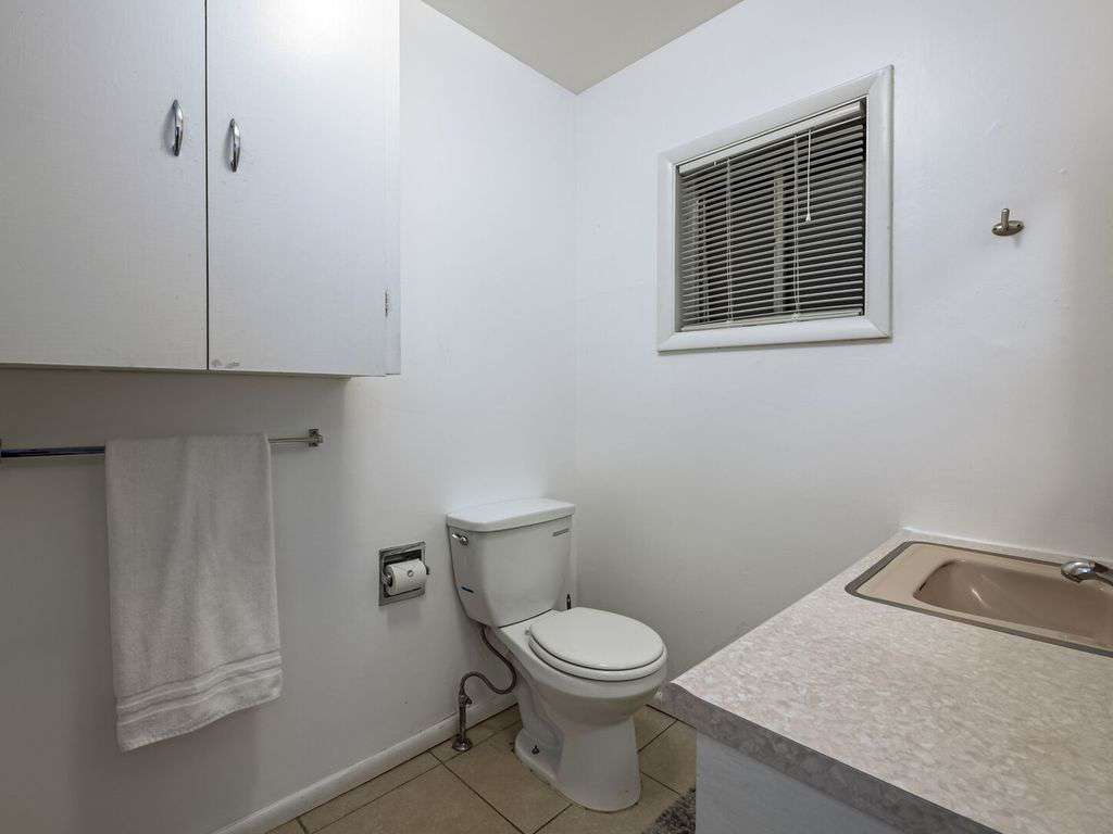 Ensuite bath for guest room