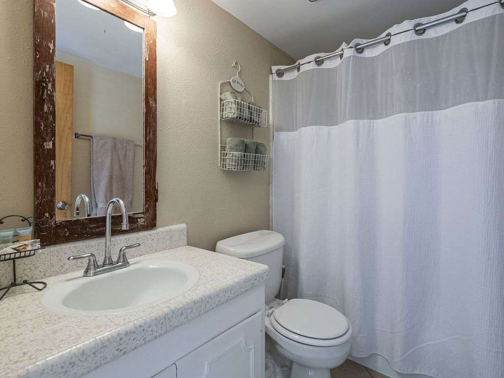 second floor shared bathroom