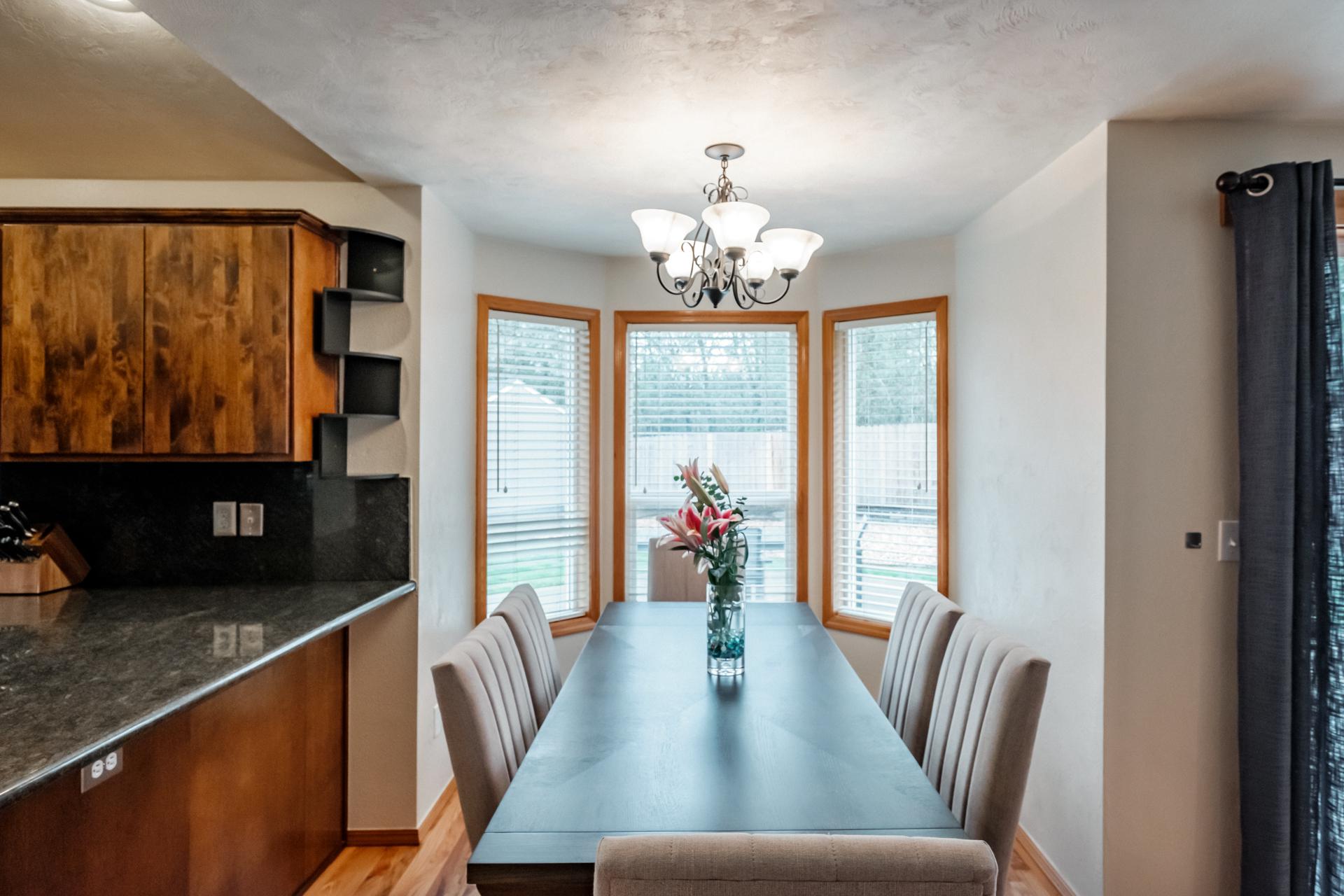 Dining Room - seating for 8
