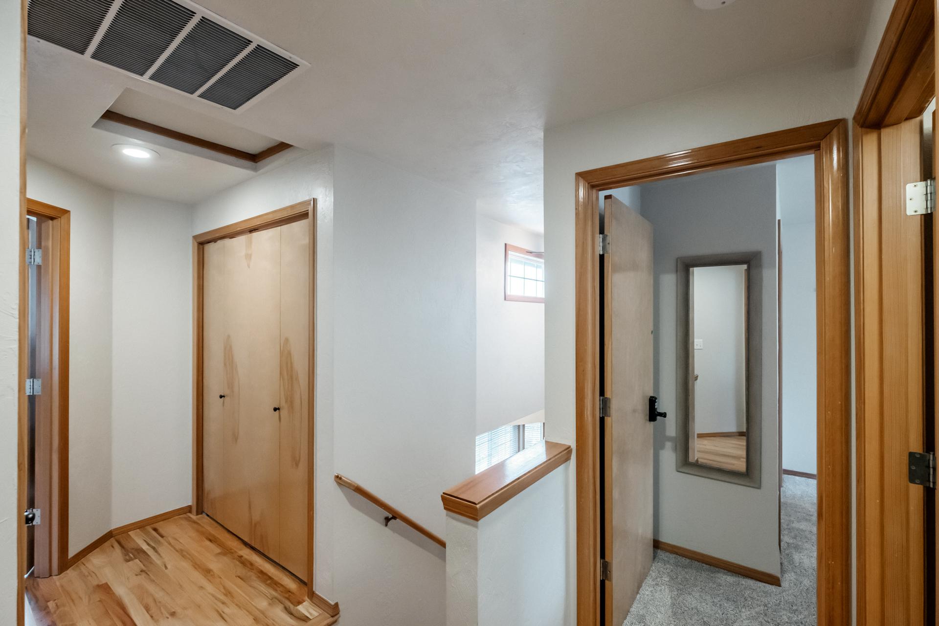 Upper level hallway-