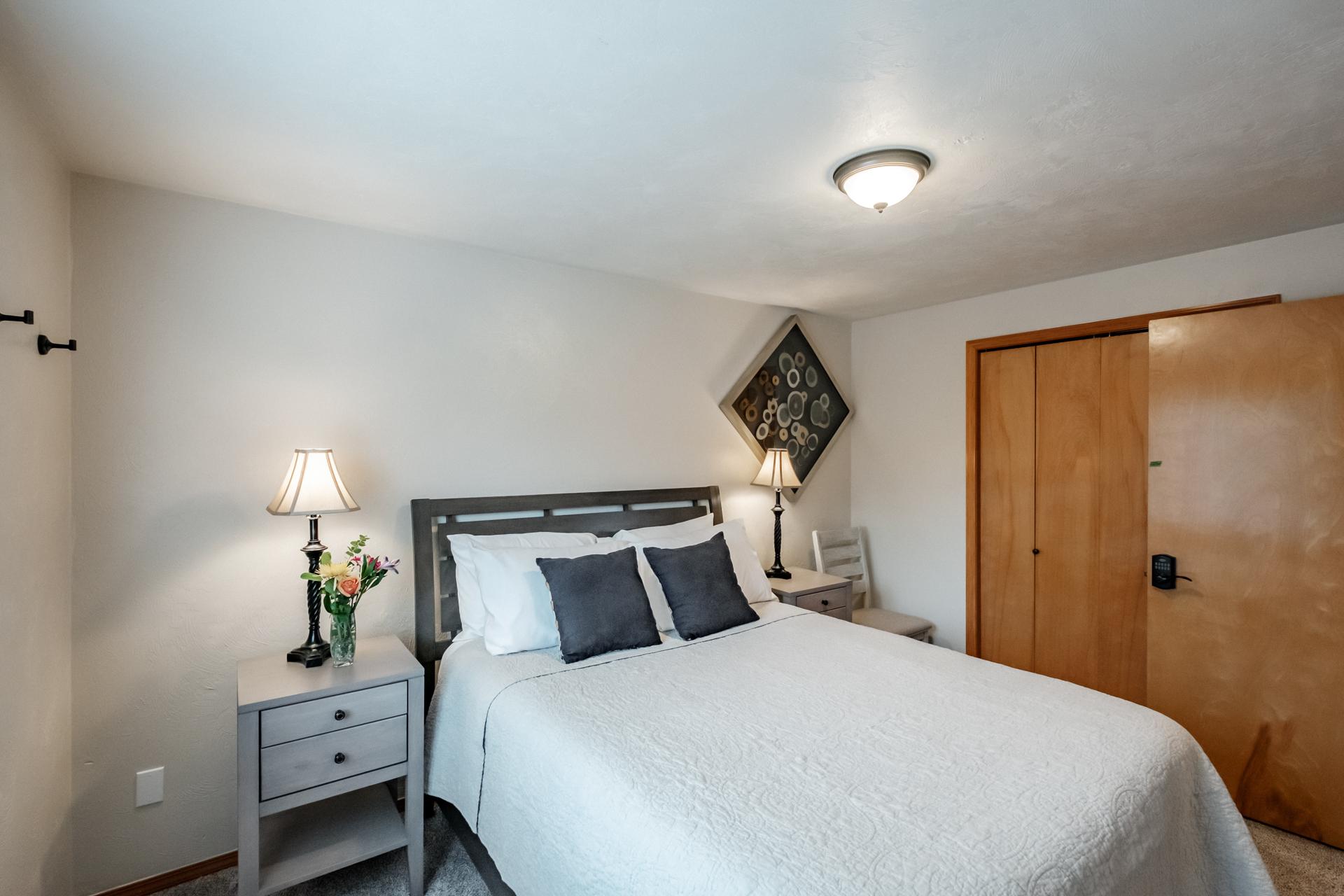 Bedroom 2 - Queen pillow-top bed