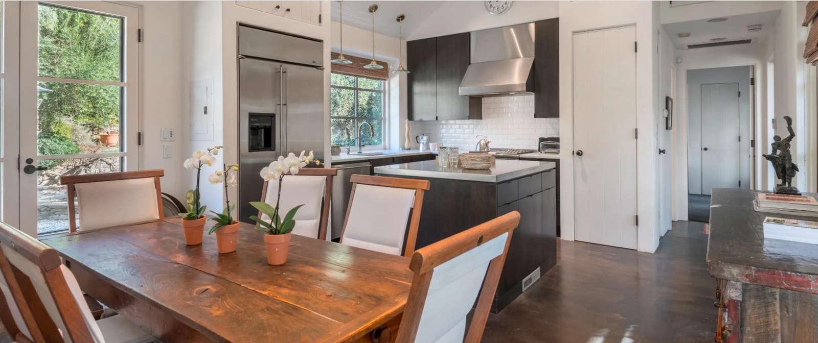 Kitchen and dining area in Villa building 1