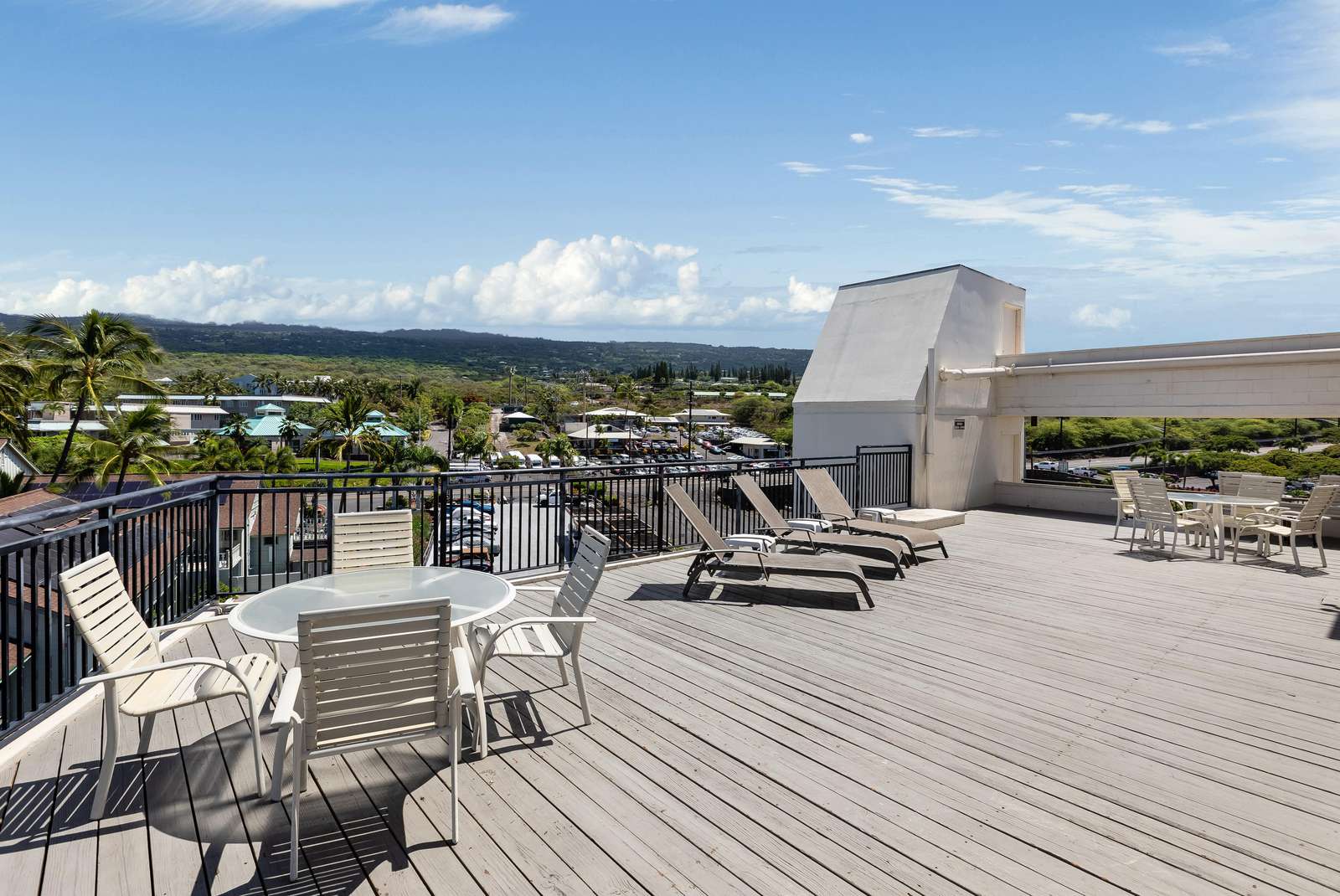 Sun deck with dramatic views!