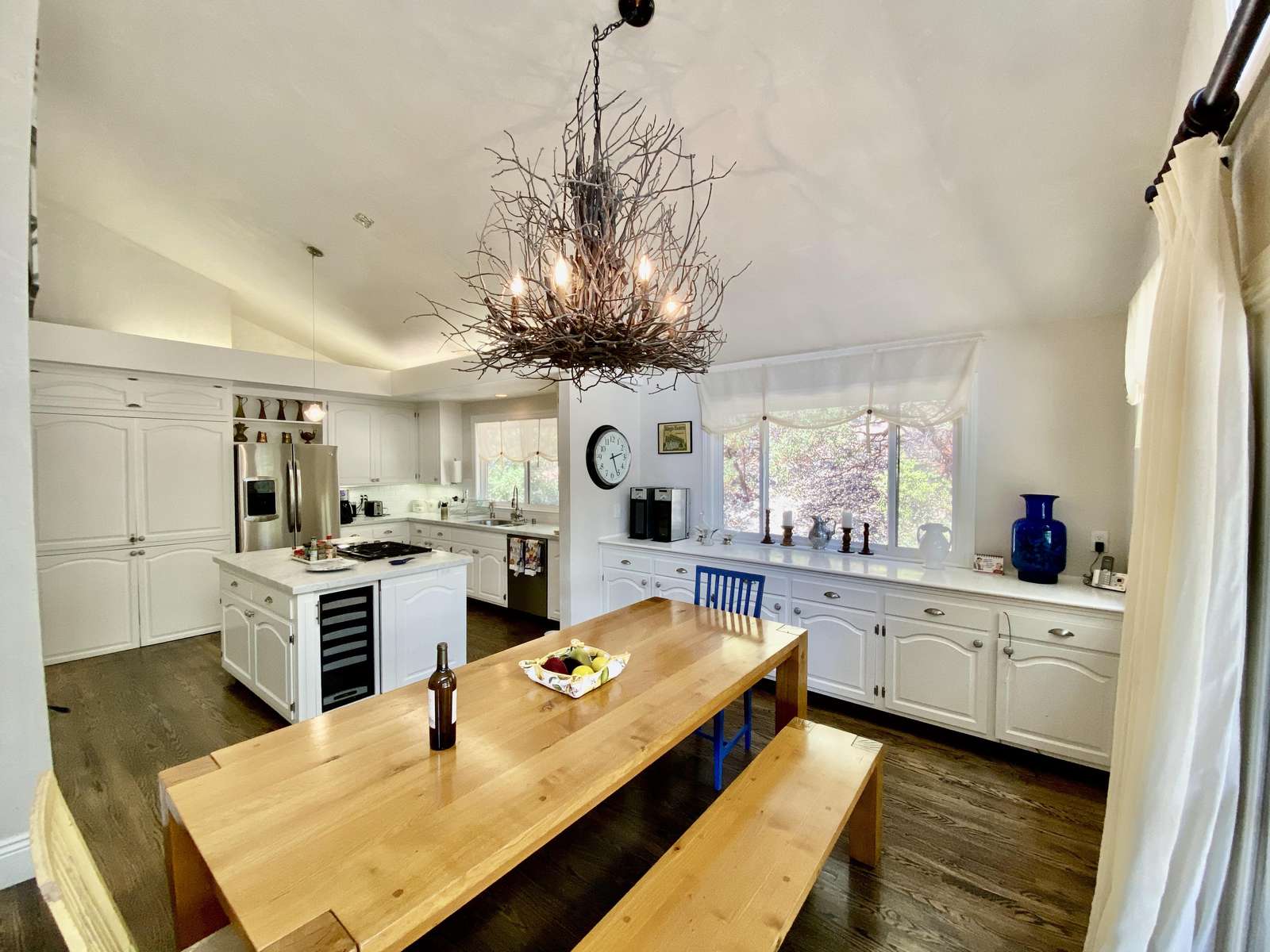 Large eat-in kitchen & dining area