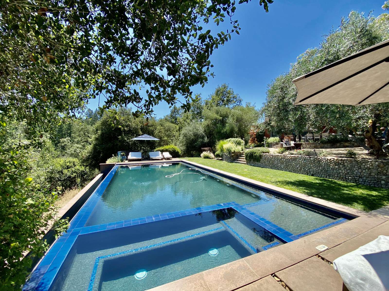 Large jacuzzi