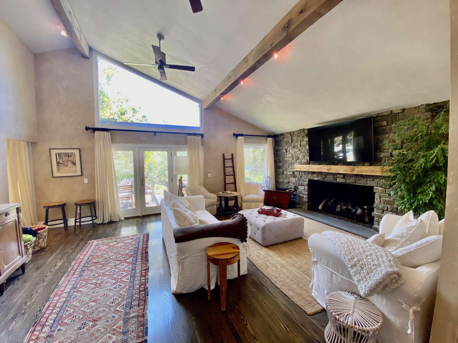 Living room with a view toward the outdoor lounge