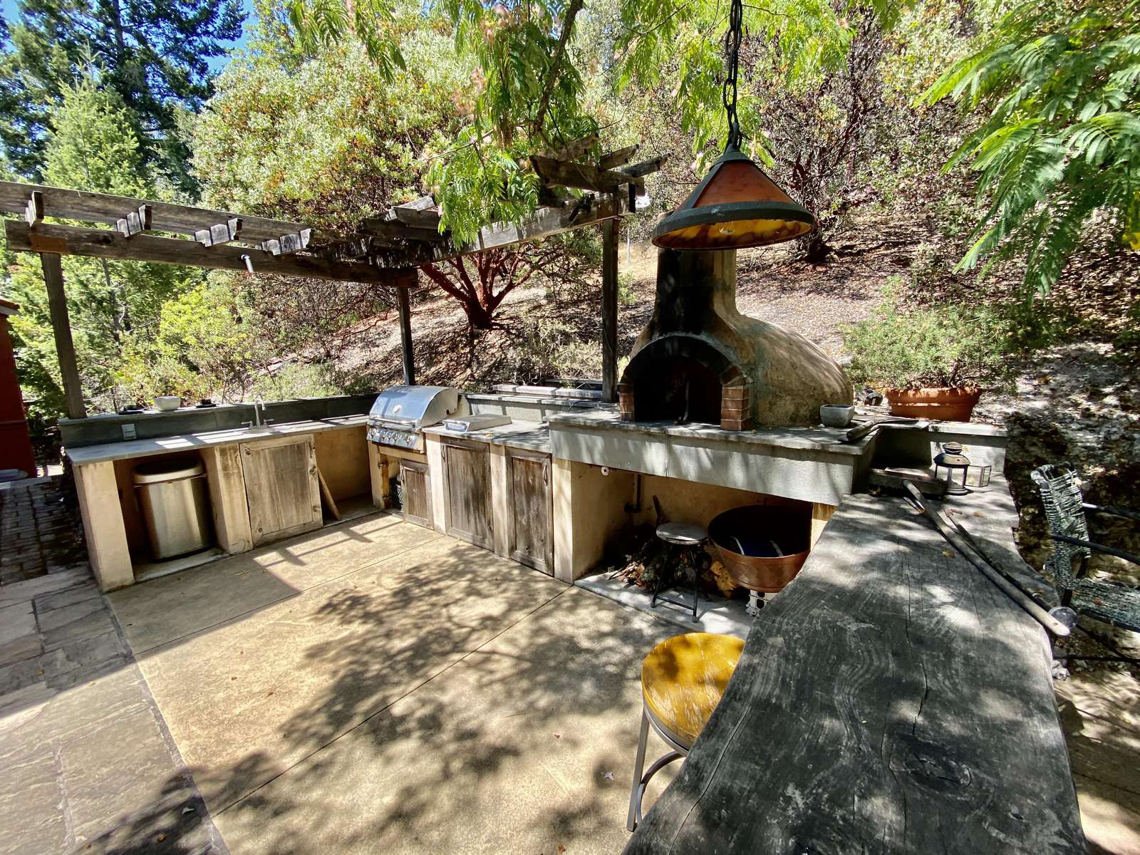 Full outdoor kitchen