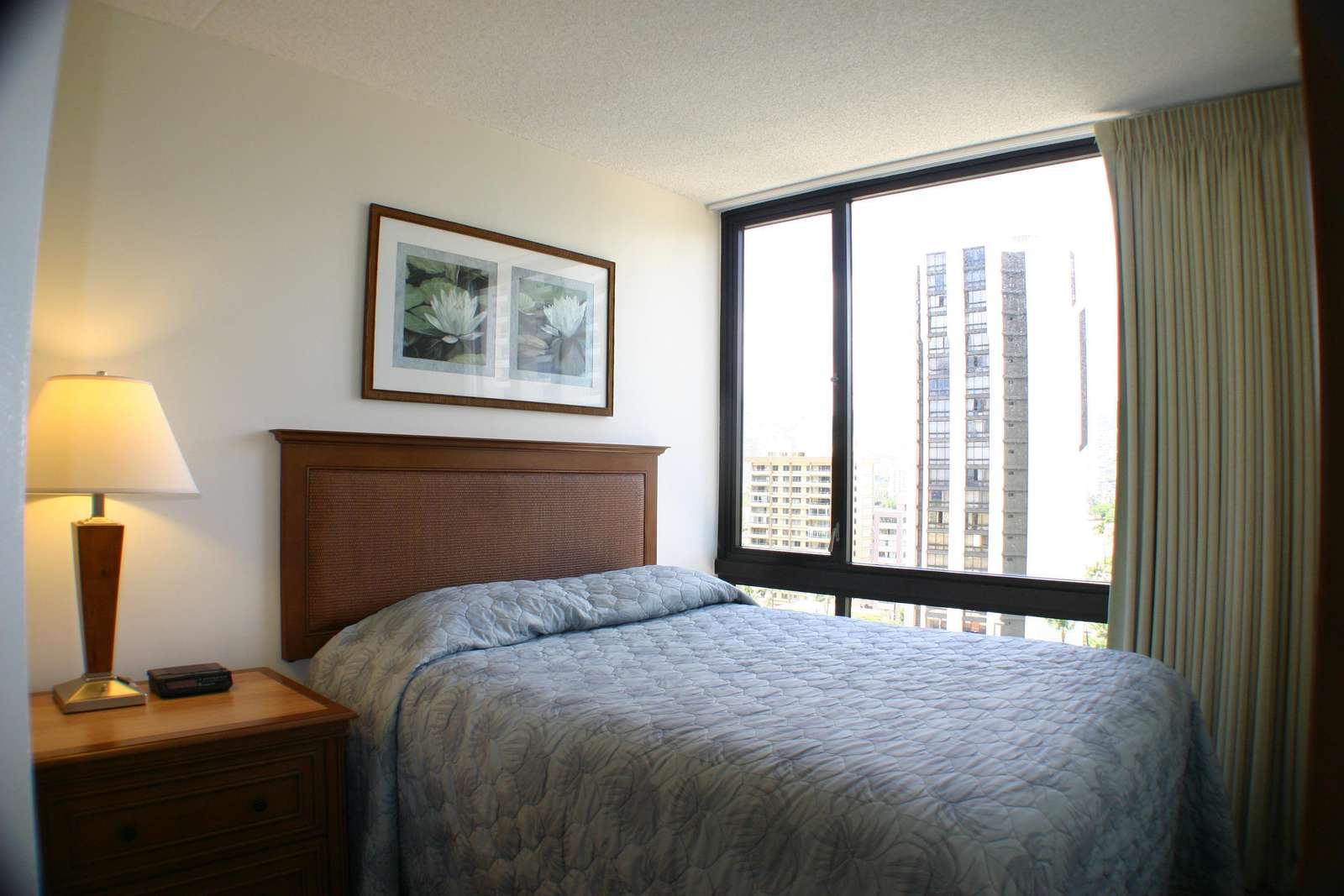 Main Bdrm - Queen Size Bed
