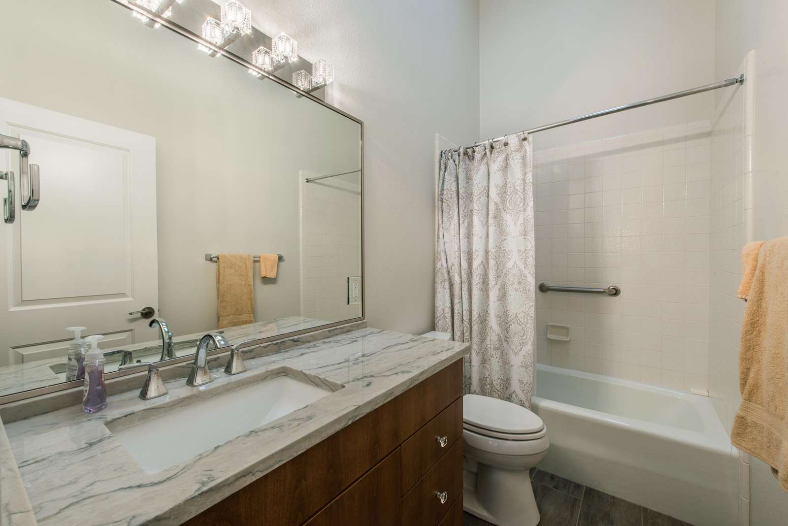Upper level hall bathroom