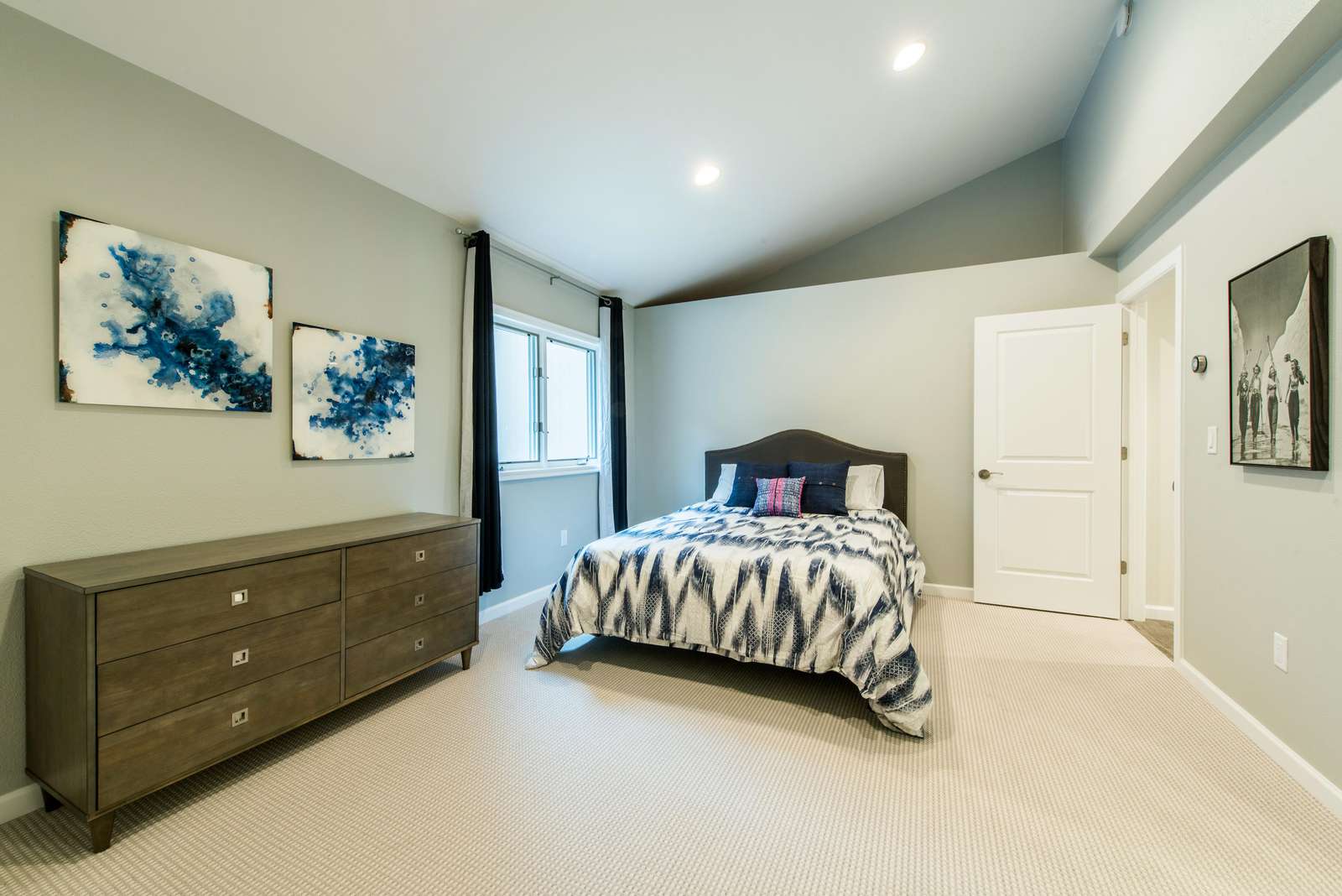 Guest bedroom with queen