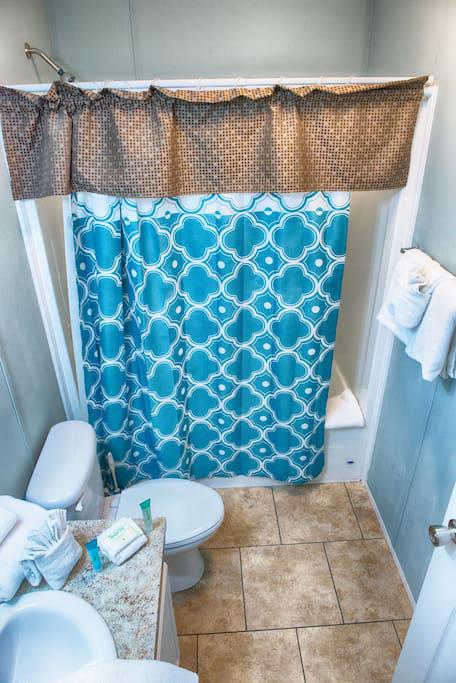 #2 Full Bathroom Shower/Tub comb with Bathroom Amenities