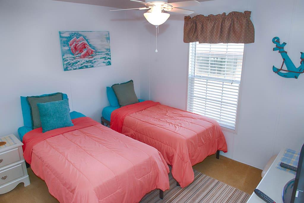 Bedroom 2 with 2 twin beds and flat screen Tv w/ WOW Cable