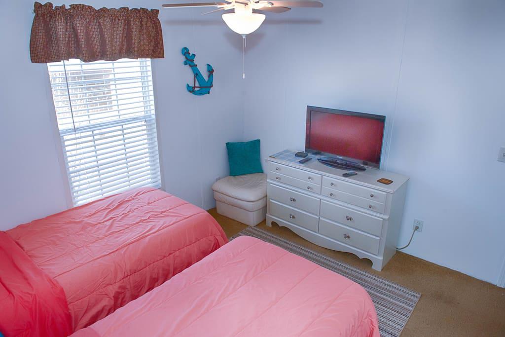 Bedroom 2 with 2 twin beds and flat screen Tv w/ WOW Cable