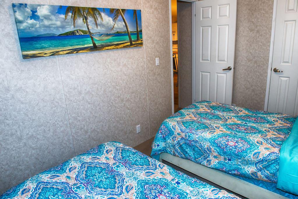 3rd Bedroom with 2 twin beds (NO TV)