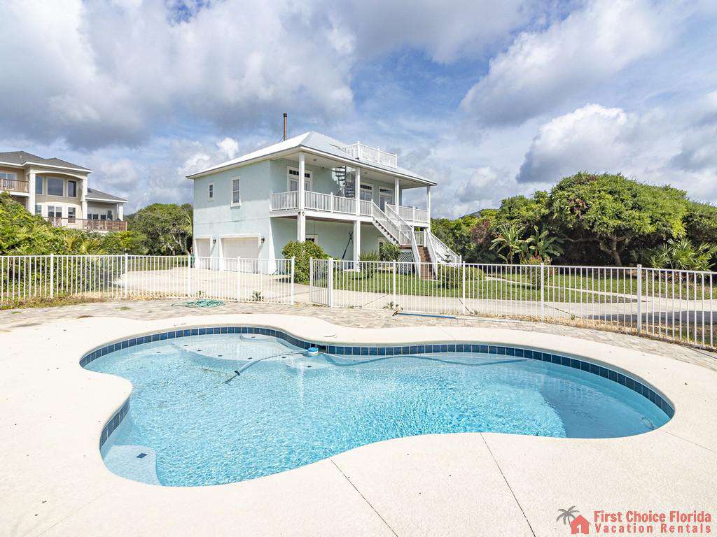 Coastal Hideaway Swimming Pool